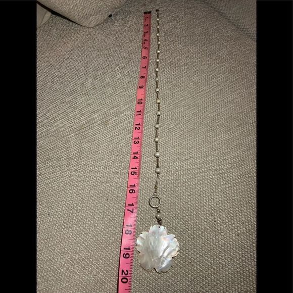 Beautiful freshwater pearl necklace with sterling silver accents - Picture 4 of 7